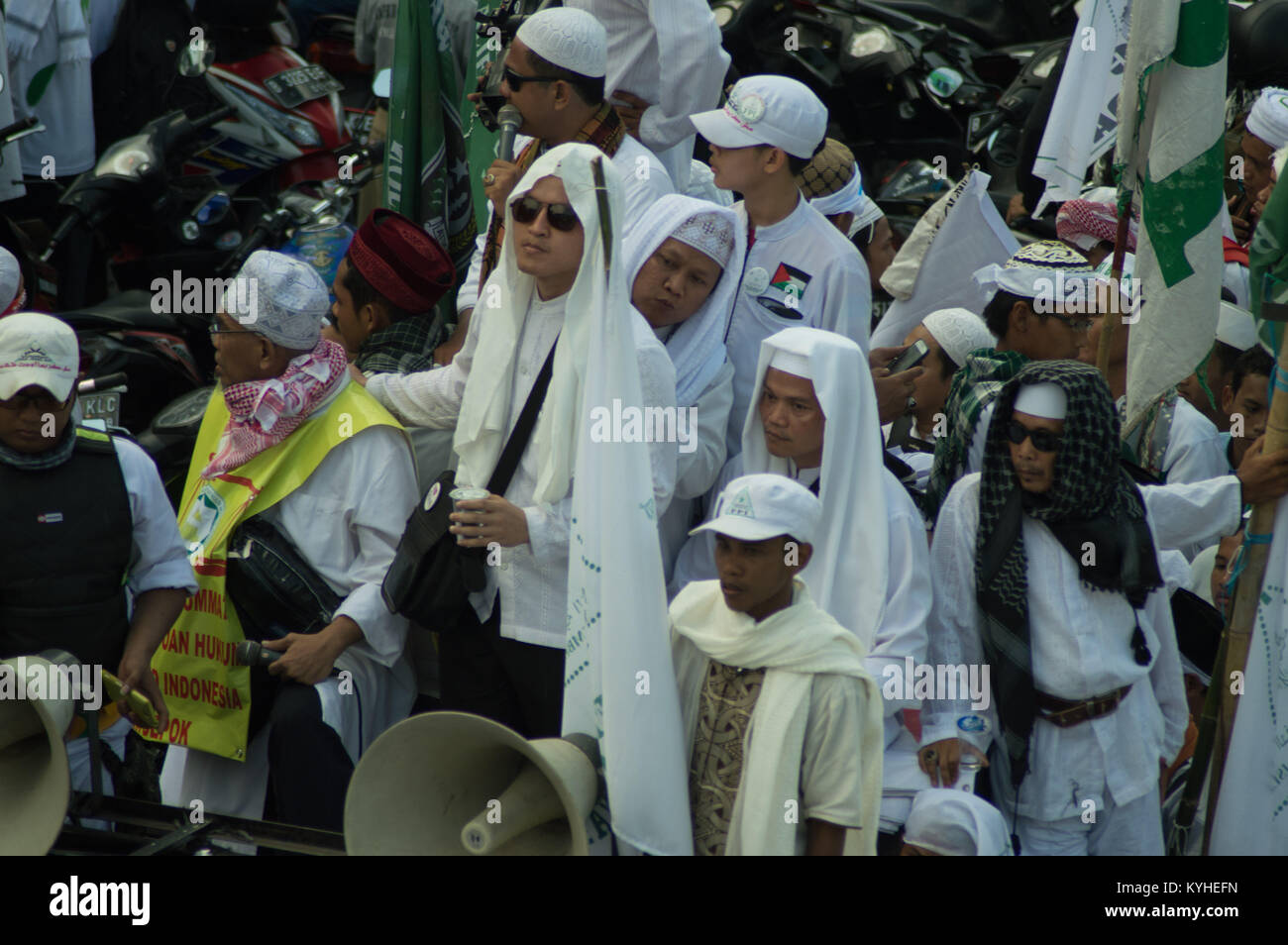 Protestation massive par les musulmans à Jakarta, Indonésie, le 4 novembre 2016 Banque D'Images