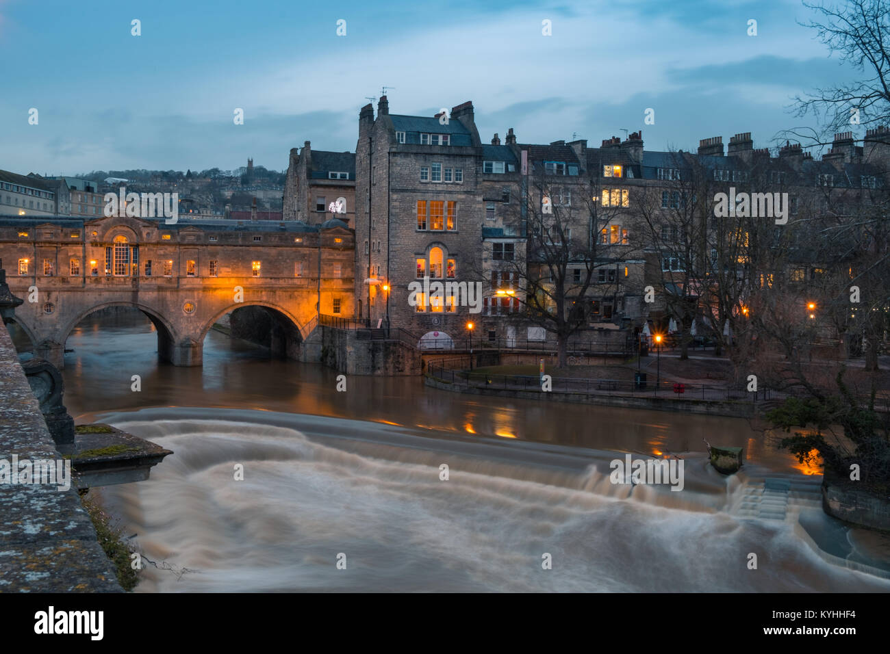 Pulteney Bridge et la rivière Avon, Bath, Somerset, Royaume-Uni Banque D'Images