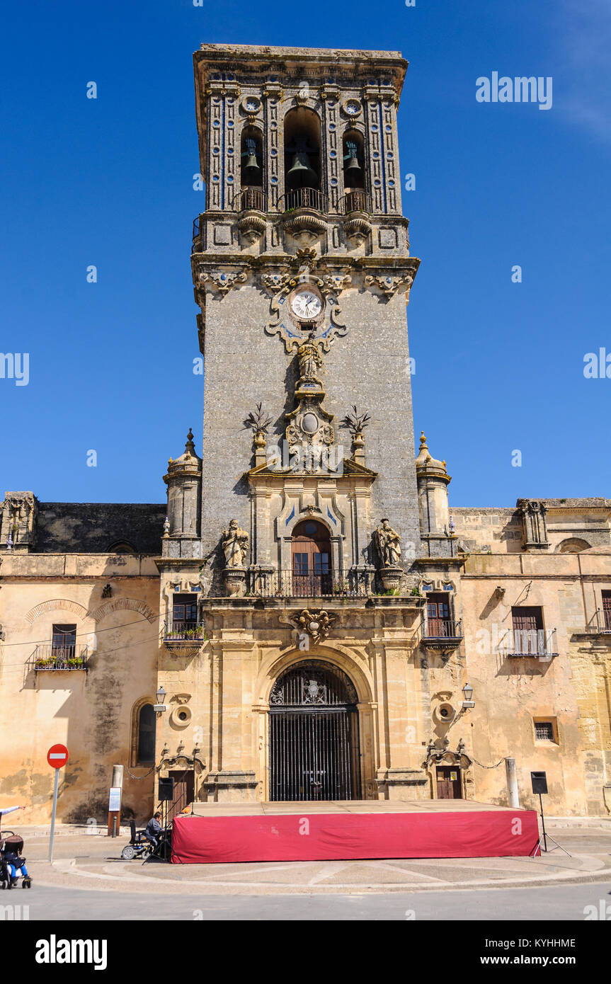 Entrée de l'église à Arcos de la Frontera en Andalousie, Espagne Banque D'Images