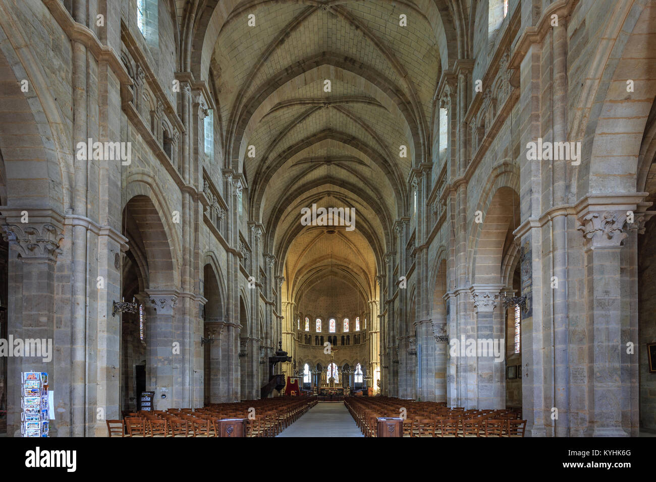 France, Haute-Marne (52), Langres, cathédrale Saint-Mammès du XIIe siècle, la nef // France, Haute-Marne, Langres, cathédrale Saint Mammes du 12 c Banque D'Images