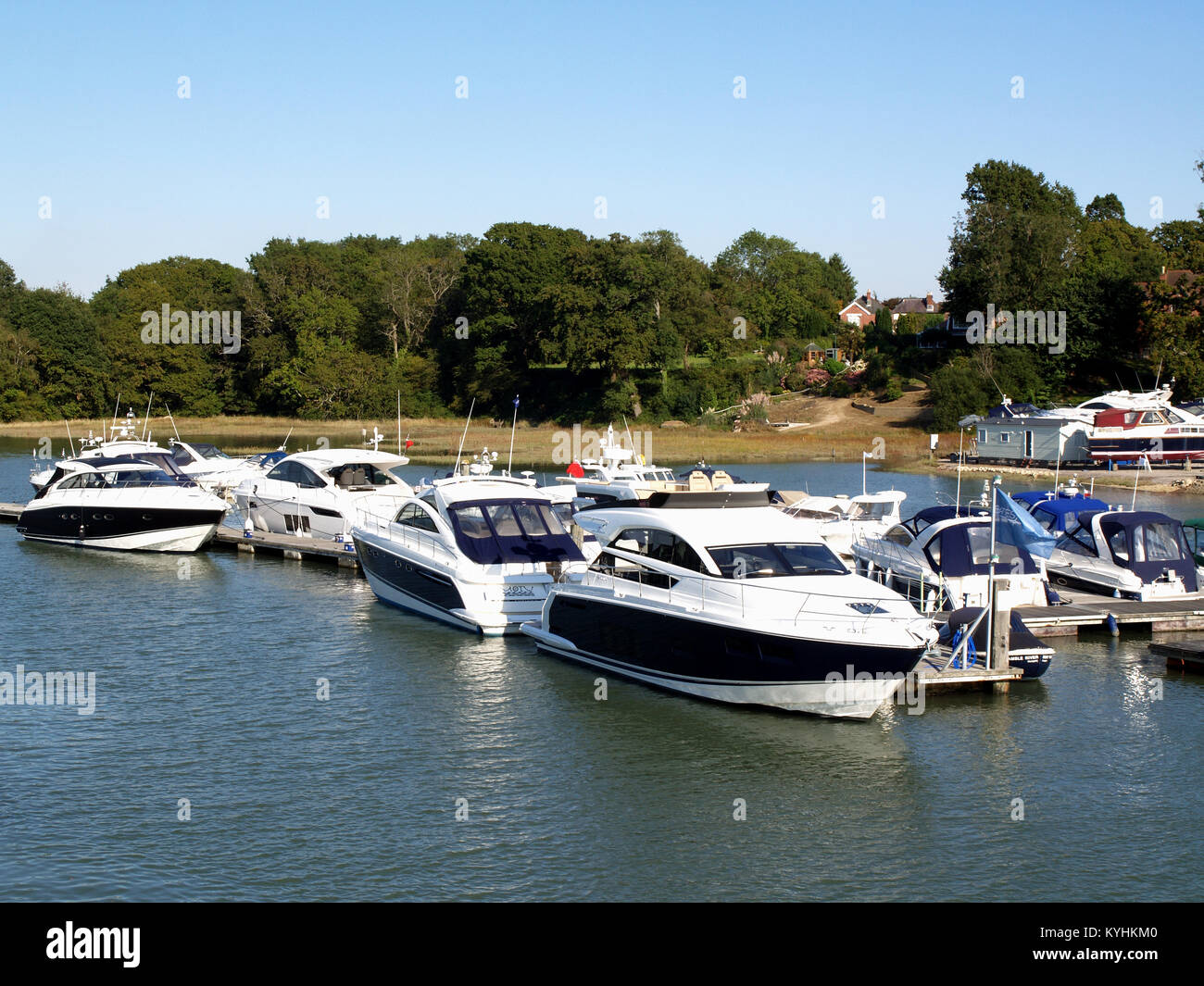 Location de lits le long de la rivière Hamble en Bursledon, Hampshire, England, UK Banque D'Images