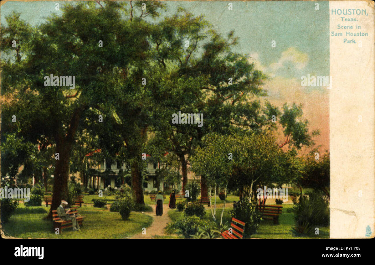 Cette image représente une vue du parc Sam Houston à Houston, Texas, montrant les paysages du parc, les arbres, les sentiers, et les structures historiques dans l'espace urbain public. Banque D'Images