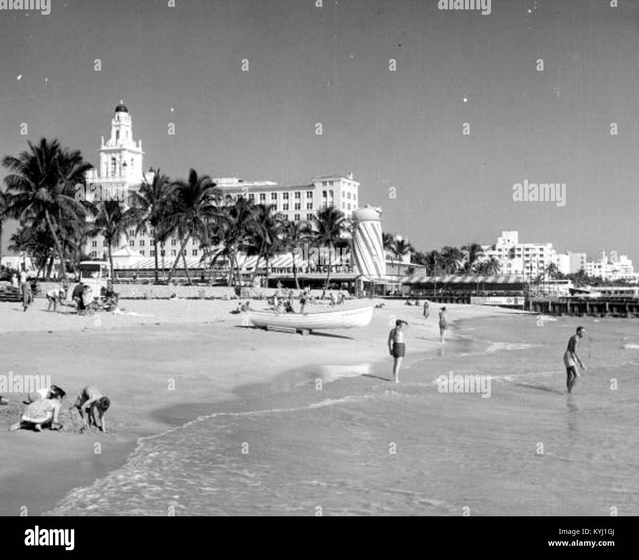 La section de plage par le Roney Plaza Hotel - Miami Beach, Floride Banque D'Images