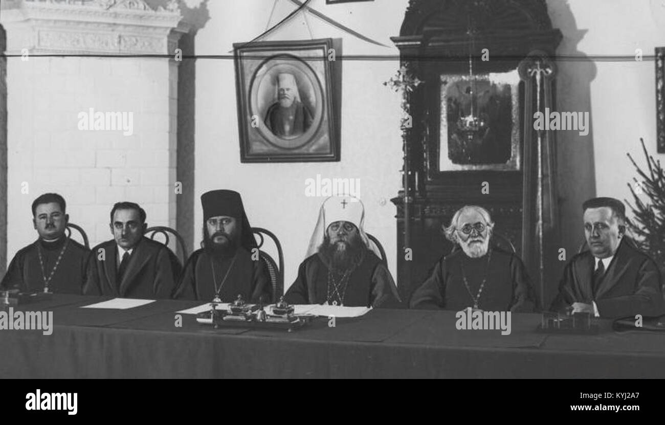 Ce portrait représente Sergiusz Chrucki, le métropolite Dionizy et l'évêque Sawa, figures clés de l'Église orthodoxe orientale, reflétant leurs rôles ecclésiastiques et leur influence religieuse. Banque D'Images