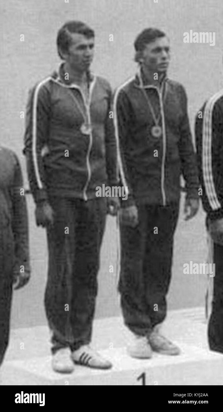 Une photographie de 1976 documentant les œuvres des artistes Serhiy Petrenko et Aleksandr Vinogradov, mettant en évidence les mouvements artistiques de l'ère soviétique, les approches stylistiques et les thèmes culturels. Banque D'Images