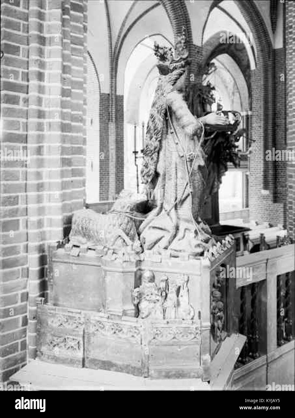 Storkyrkan, également connu sous le nom de Sankt Nicolai kyrka, est la plus ancienne église de Stockholm, en Suède. Fondée au XIIIe siècle, elle a été consacrée en 1306 et sert de cathédrale au diocèse de Stockholm. Banque D'Images