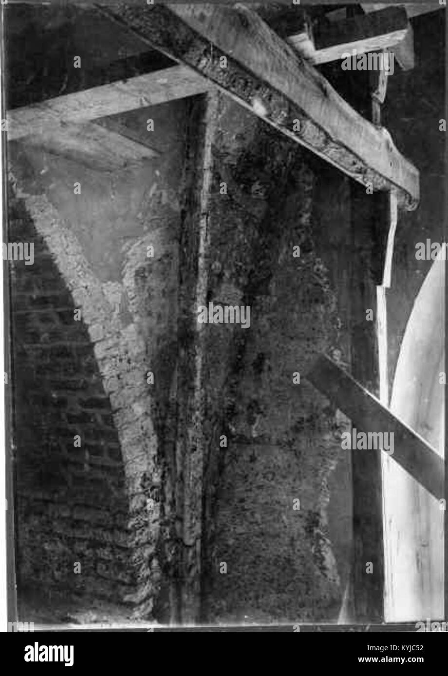 Un gros plan sur la flèche et la tour de Storkyrkan (église Saint Nikolai) révèle la métallurgie décorative et la maçonnerie dans l'architecture historique de l'église. Banque D'Images