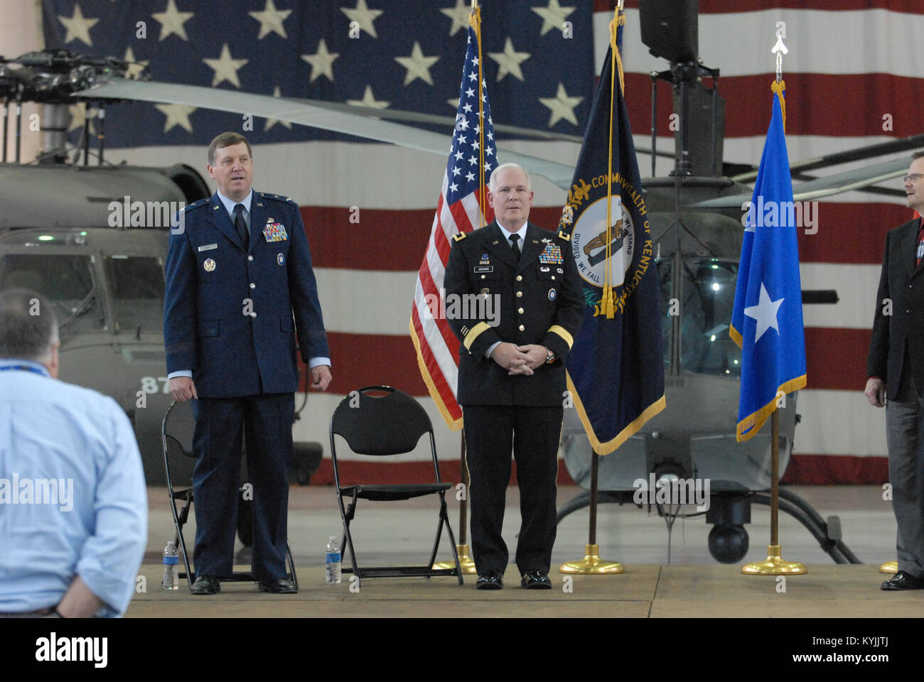 Le colonel Benjamin F. Adams III a été promu au rang de général de brigade au cours d'une cérémonie de promotion de la Garde nationale à Boone Centre à Frankfort, Ky., 7 décembre 2012. La Garde nationale du Kentucky (photo par le Sgt. Raymond Scott) Banque D'Images