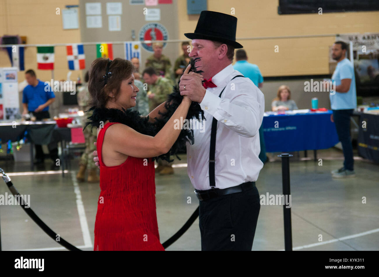 Les membres de la Garde nationale du Kentucky et des employés à la Garde nationale de Boone des différences à un centre célèbre la Journée de la diversité à Frankfort, Ky., 17 août 2017. (U.S. La Garde nationale de l'armée photo par le Sgt. Cody Cooper) Banque D'Images