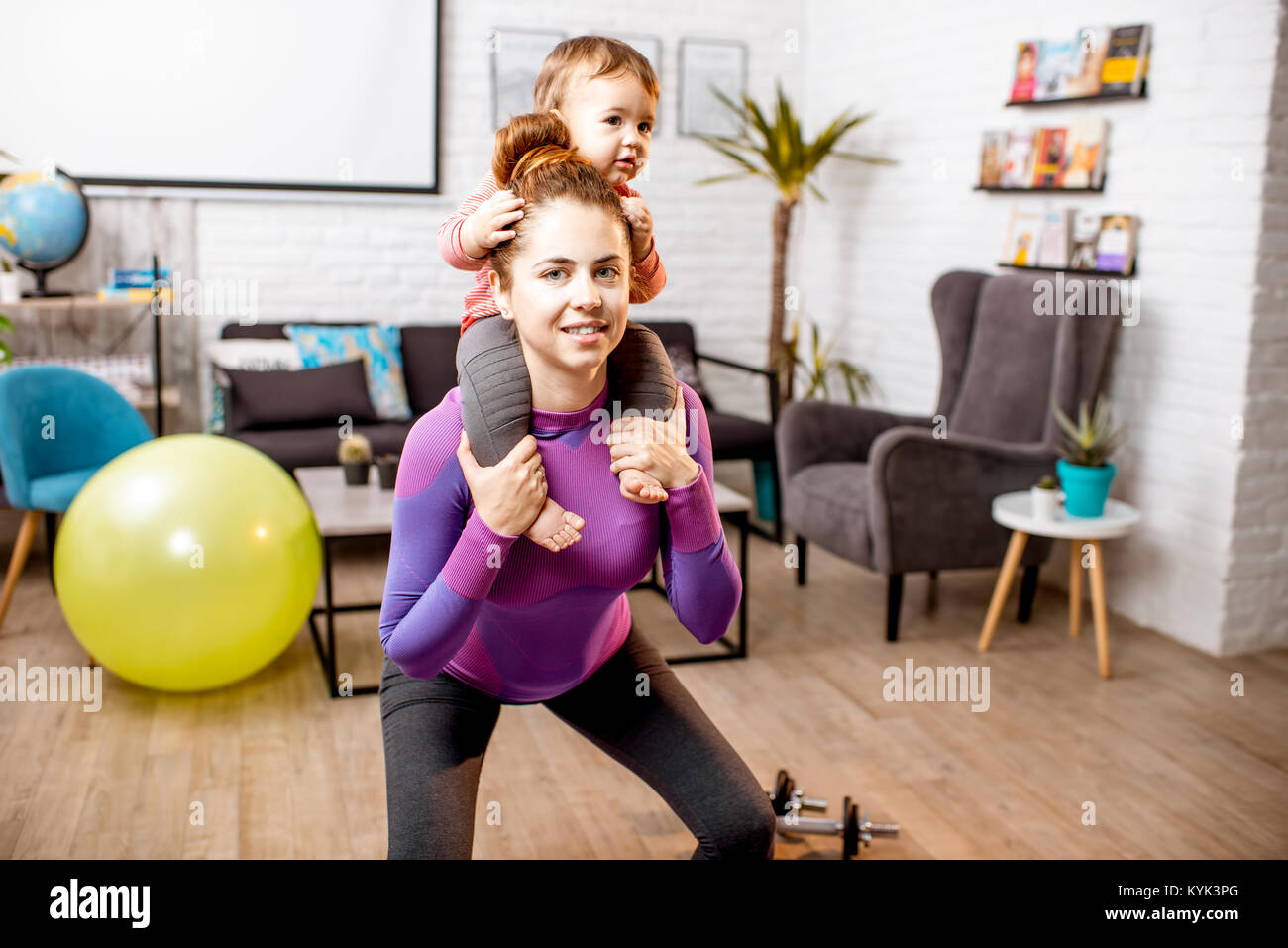 Mere De Faire Du Sport Avec Son Bebe Photo Stock Alamy