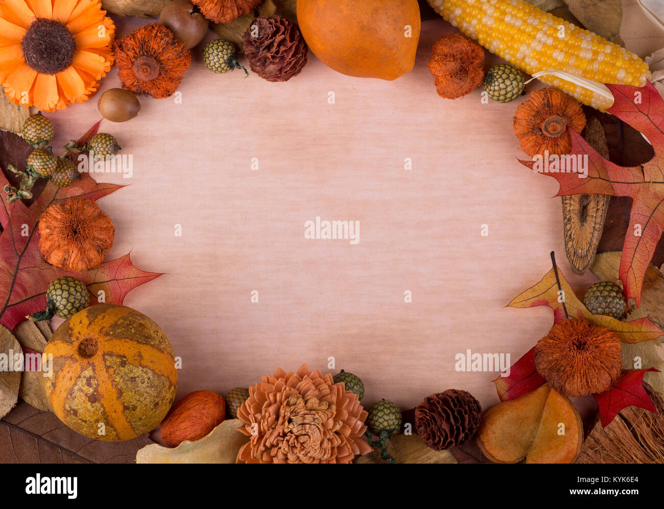 Cadre coloré d'automne avec vintage paper background Banque D'Images