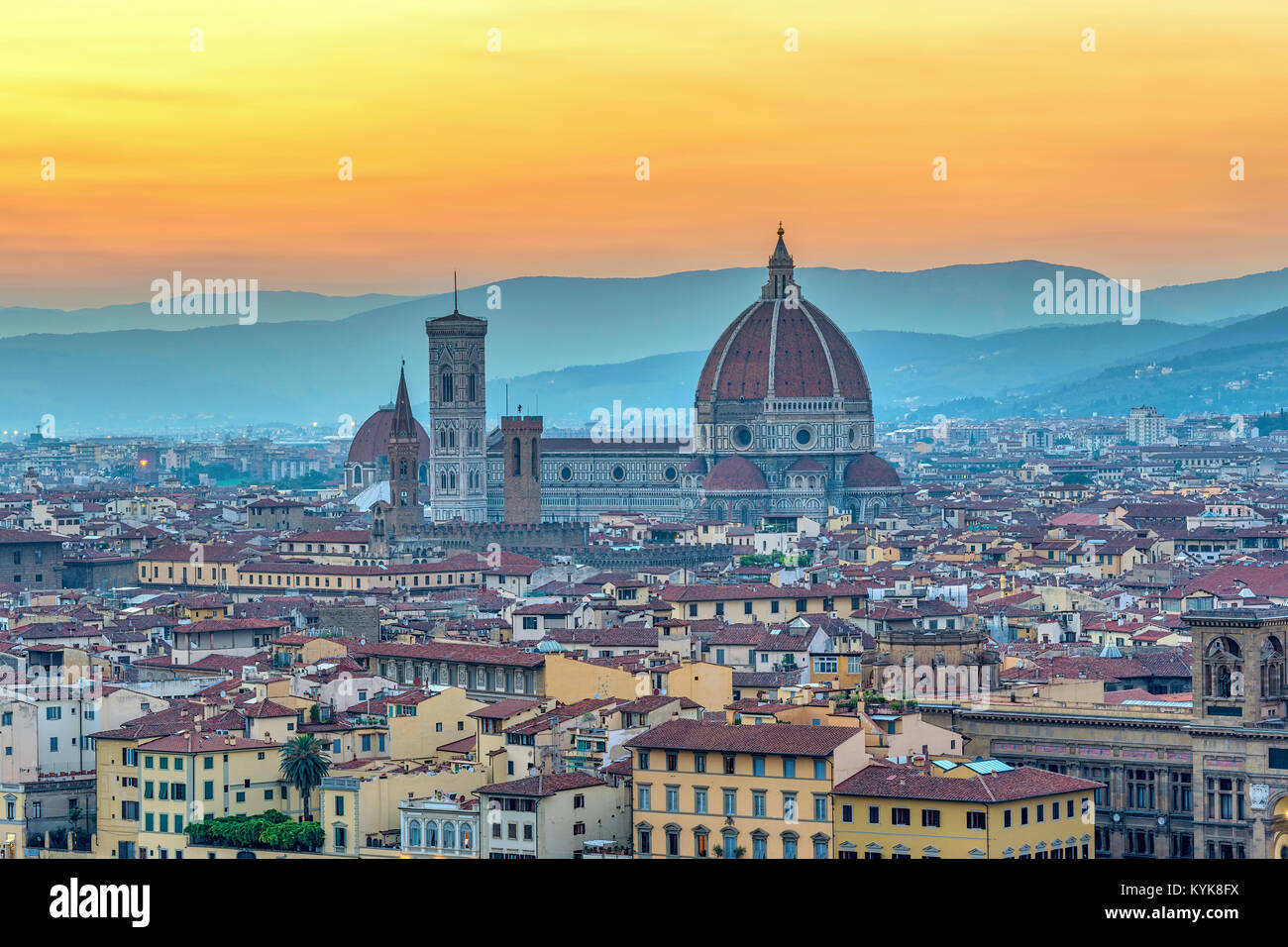 Coucher du soleil sur les toits de la ville de Florence Duomo de Florence, Florence, Italie Banque D'Images