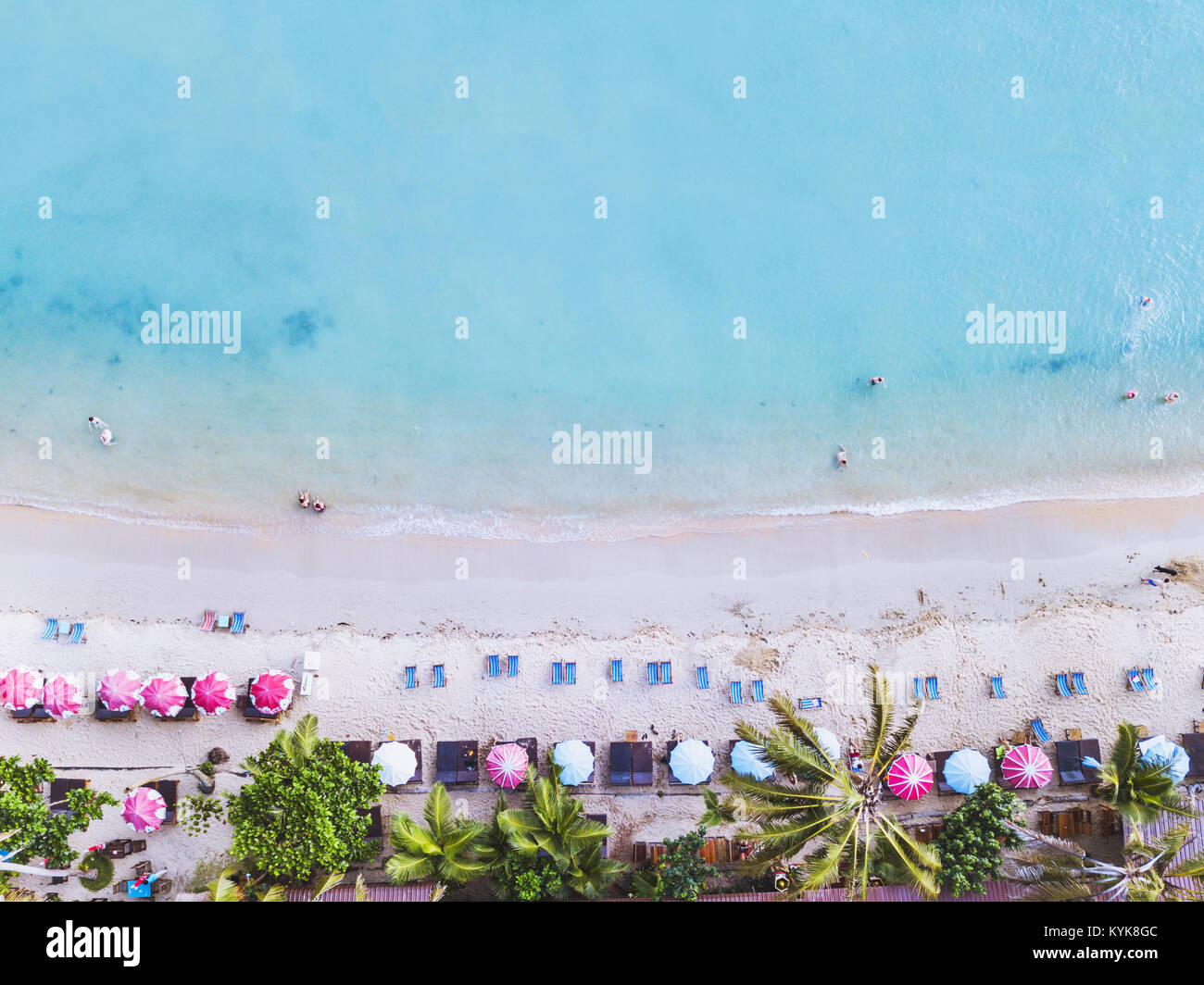 Paysage aérien de belle plage tropicale, vue du dessus du drone Banque D'Images