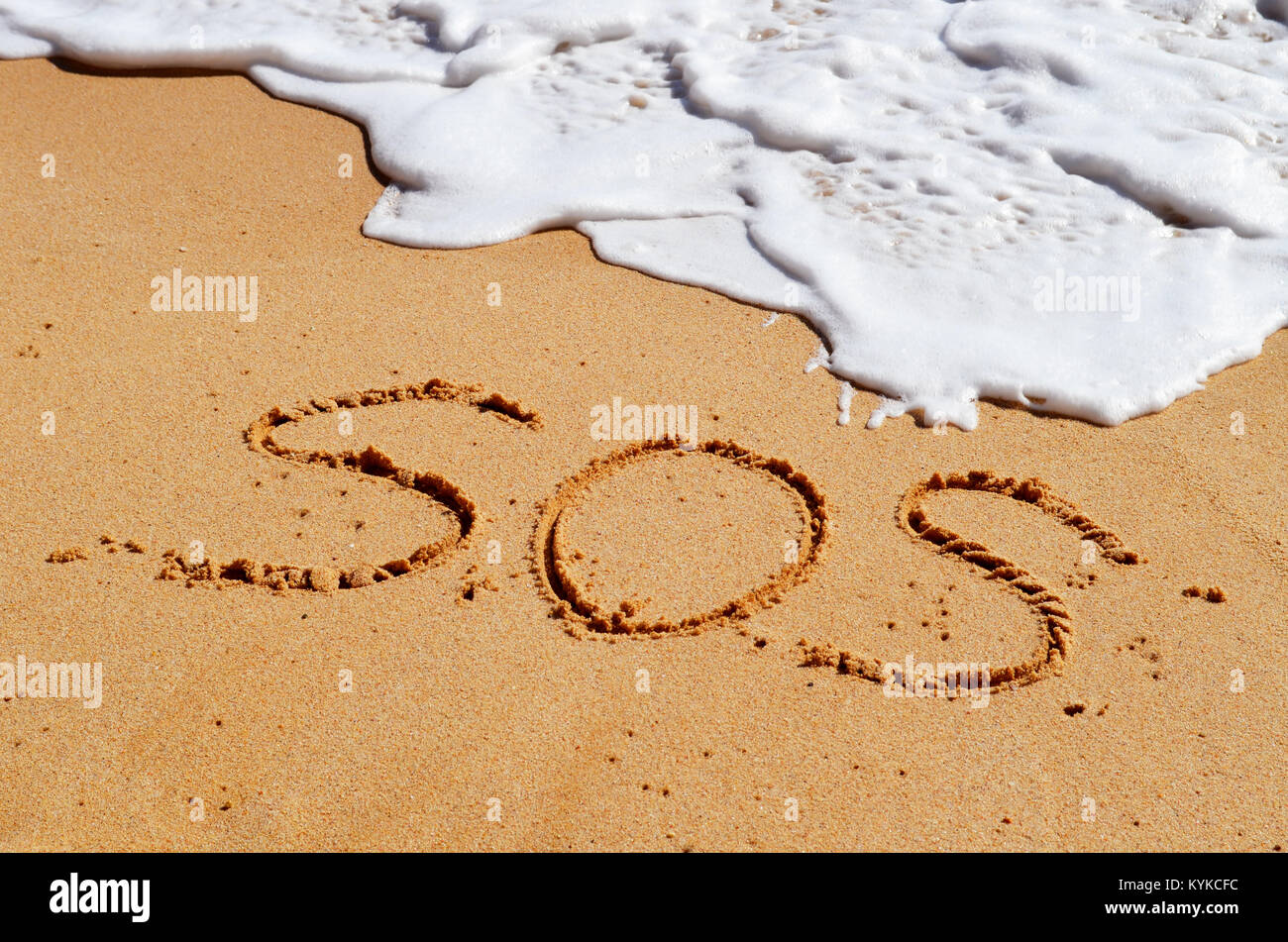 Sos message sur le sable Banque de photographies et d’images à haute