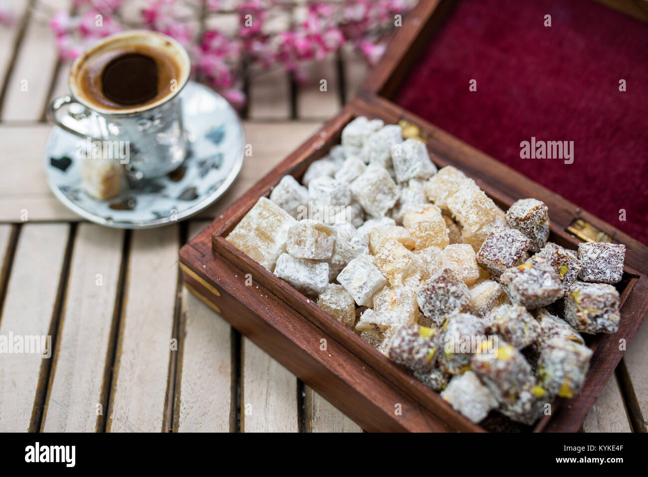 Loukoum bonbons en dans un style traditionnel Banque D'Images