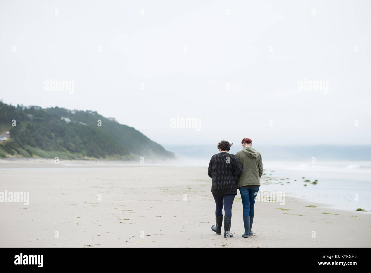 Les amis sur la plage Banque D'Images