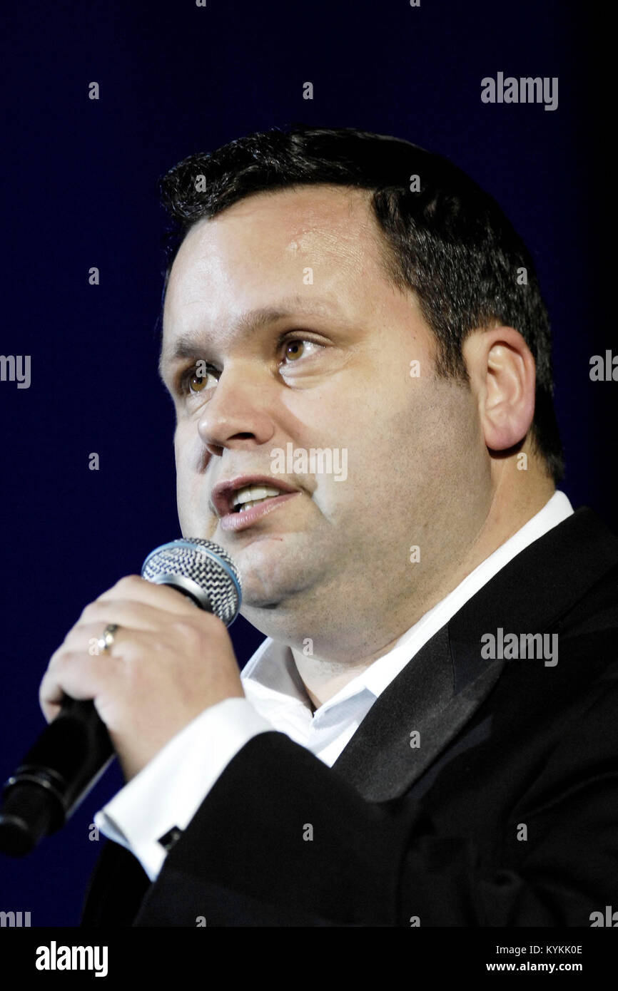 Paul Potts - gagnant de 'Britain's Got Talent" l'exécution en concert au Hammersmith Apollo de Londres, Royaume-Uni - 17 février 2008. Crédit photo : George Chin/IconciPix Banque D'Images