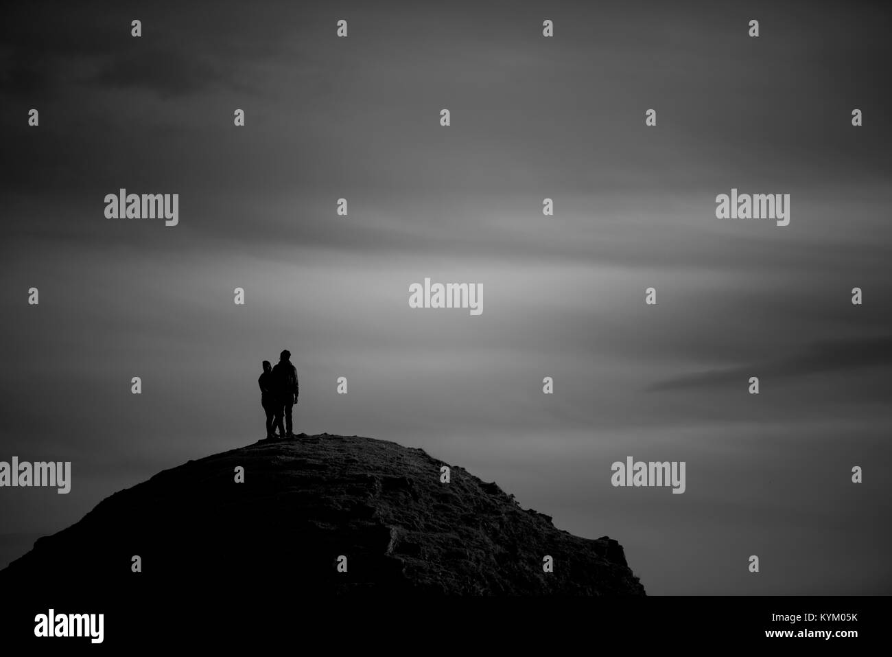 Magnifique coucher de soleil sur le lac Prashar, Mandi, Himachal Pradesh, Inde Banque D'Images