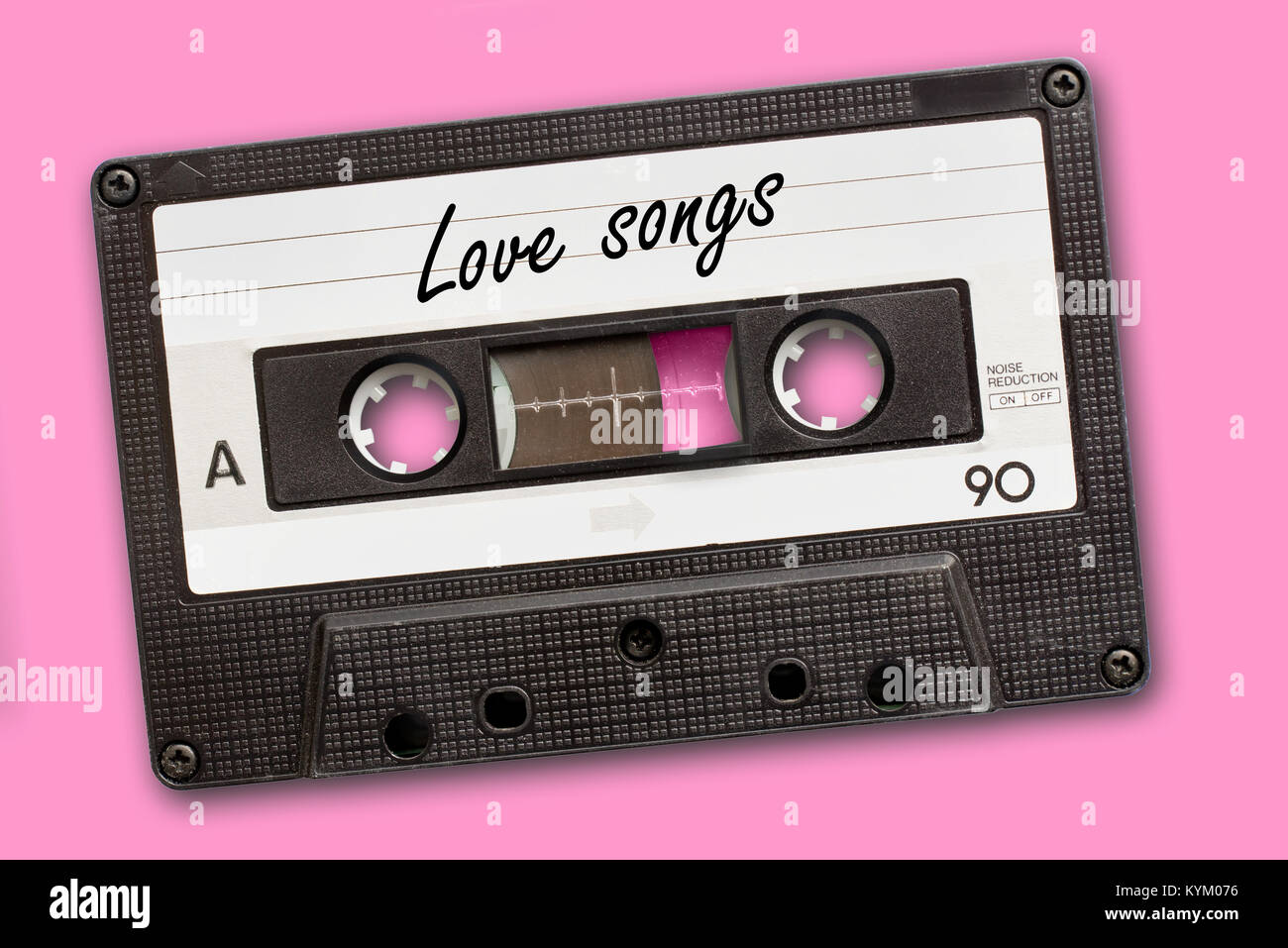 Des chansons d'amour écrit sur vintage cassette audio, sur fond rose Banque D'Images