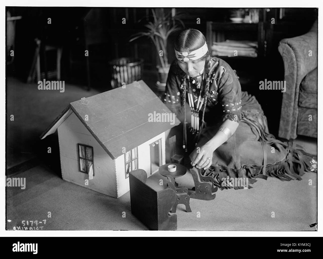 Une image historique de Tsianina, une figure importante des Amérindiens. La photographie illustre son importance culturelle et son rôle dans le patrimoine amérindien. Banque D'Images