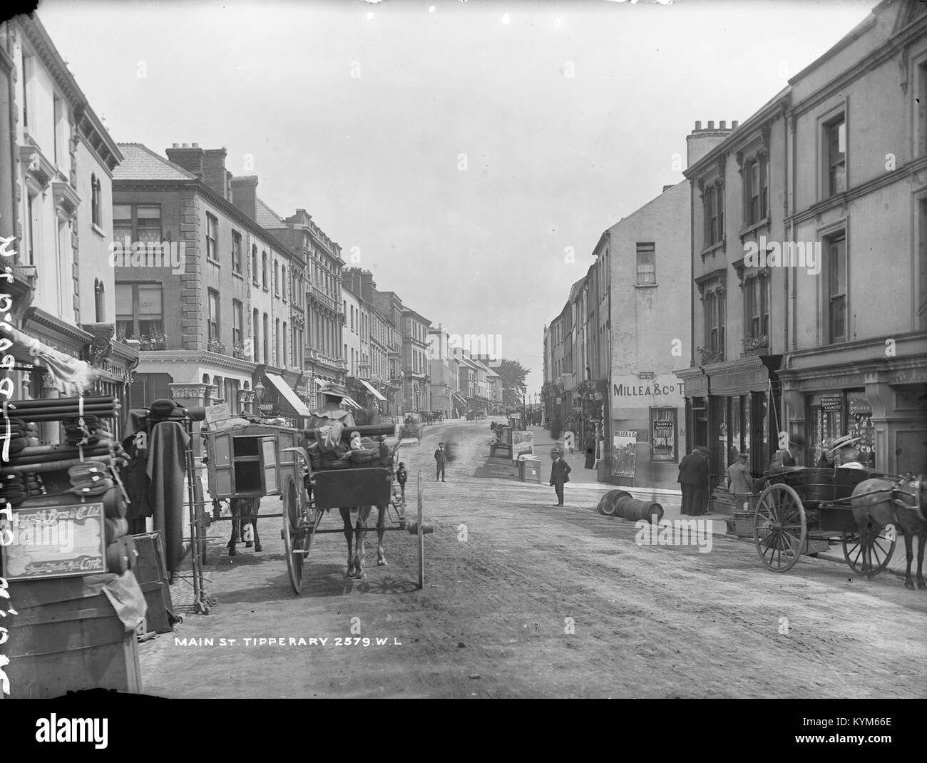 Main Street, Galway, comté de Tipperary o 25576068868 Banque D'Images