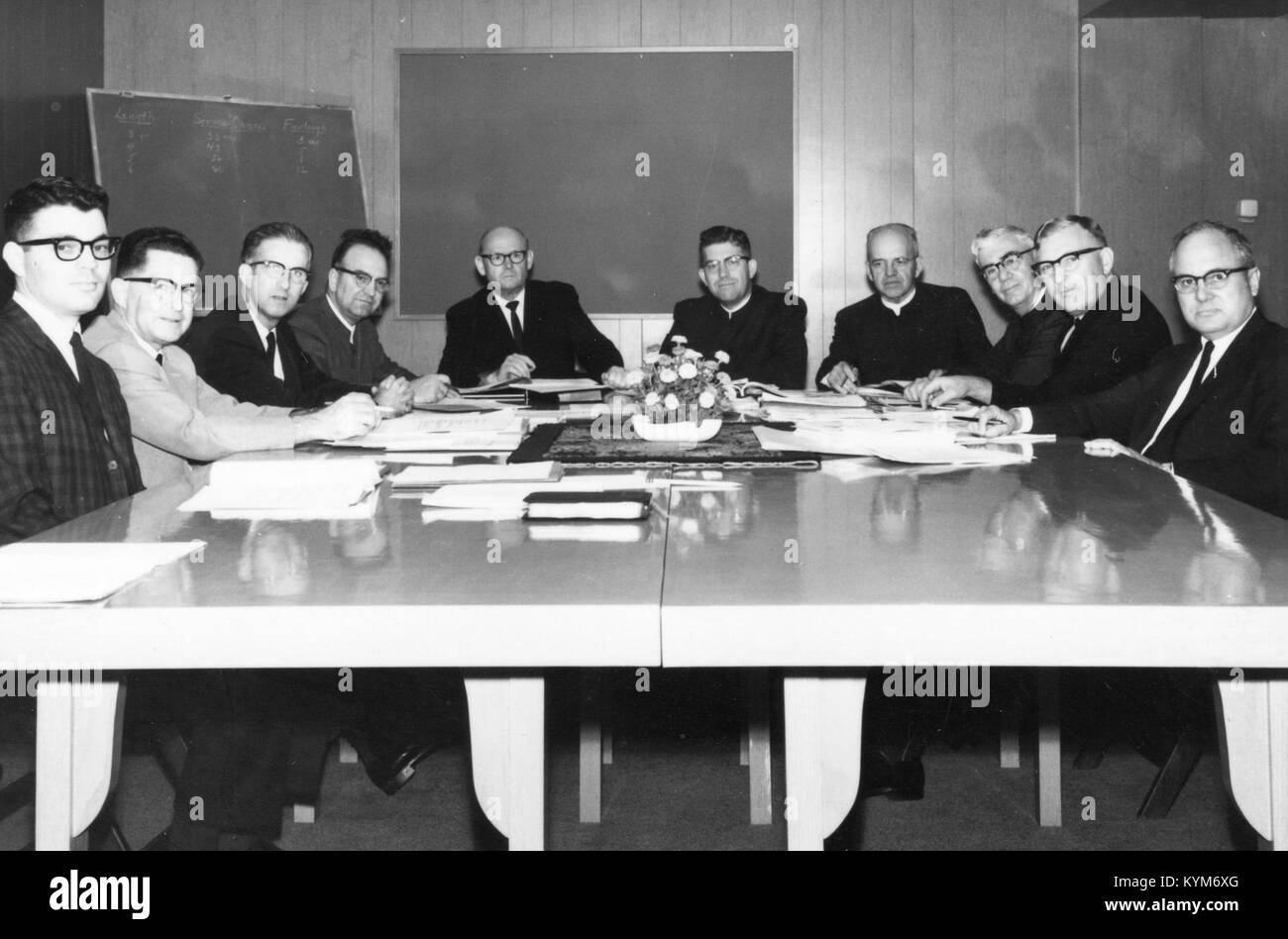 Une photographie documentant la réunion DU CONGS en octobre 1965 à Elkhart, Indiana. L'image capture les participants à ce rassemblement historique, reflétant les moments clés de l'événement. Banque D'Images