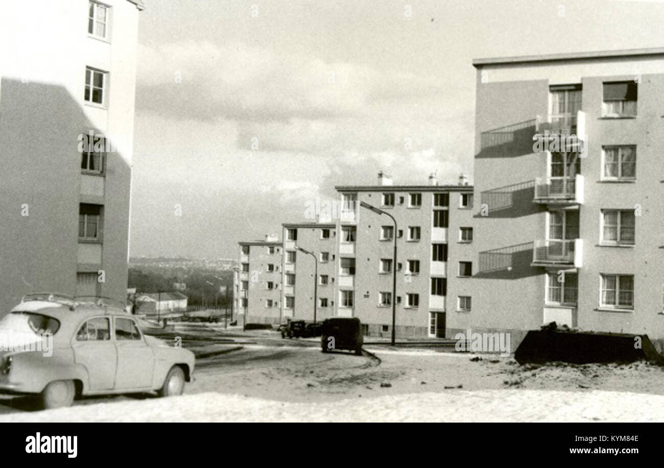 Une vue panoramique de Chatenay-Malabry, France, mettant en valeur le paysage et l'architecture de la ville dans une photographie historique. Banque D'Images