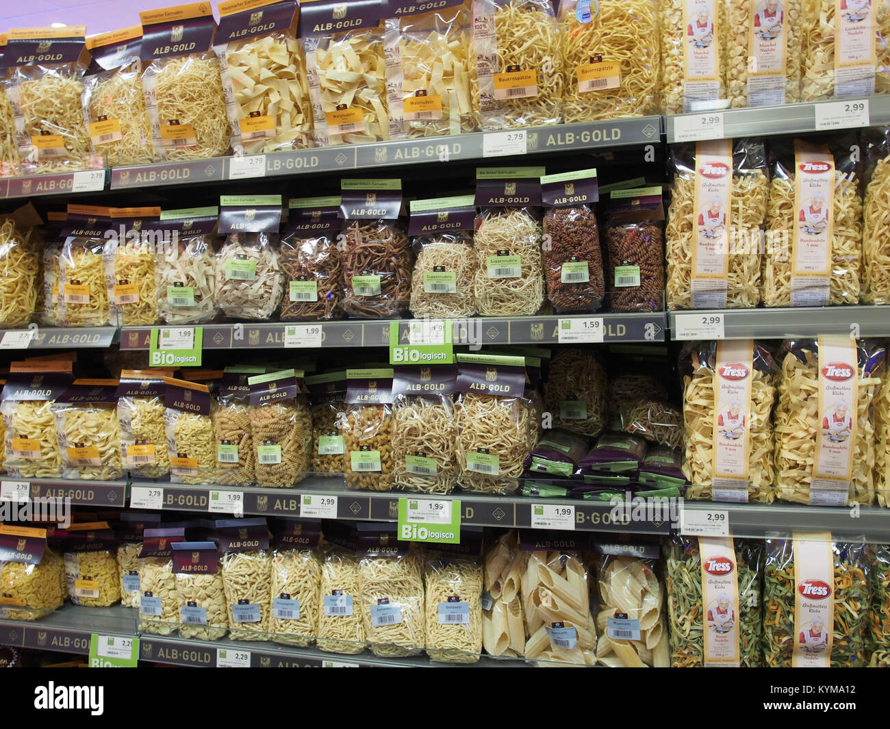 Une publicité pour Edeka, une chaîne de supermarchés allemande, présentant des produits de pâtes «CIT‚» à Baden-Baden. La publicité vintage présente un produit alimentaire populaire de la fin du XXe siècle. Banque D'Images