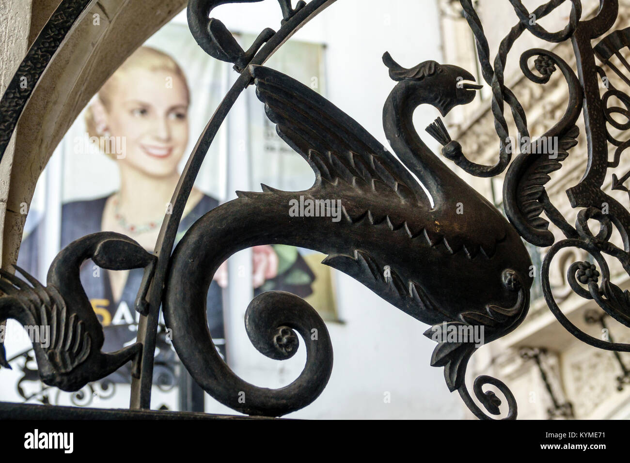Buenos Aires Argentine,Palerme,Museo Evita Peron Museum,lobby,fer ornemental,dragon,hispanique,ARG171119135 Banque D'Images