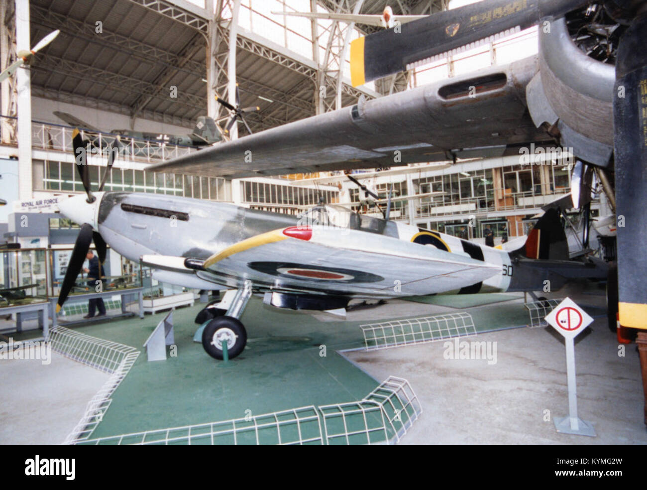 Image de la collection Daniels, offrant un aperçu de la photographie historique. Cette photographie précise capture l'essence de son époque, mettant en valeur des personnages clés, des moments ou des lieux conservés dans la collection. Il contribue à la préservation archivistique de l'histoire visuelle. Banque D'Images Image de la collection Daniels, offrant un aperçu de la photographie historique. Cette photographie précise capture l'essence de son époque, mettant en valeur des personnages clés, des moments ou des lieux conservés dans la collection. Il contribue à la préservation archivistique de l'histoire visuelle. Banque D'Images