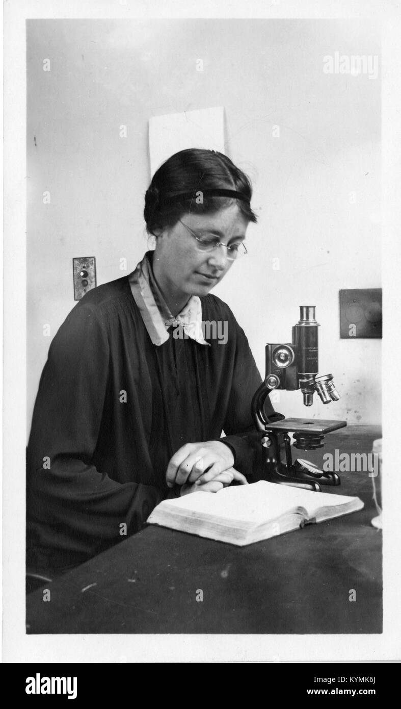 Portrait de Kathleen Mary Drew-Baker, botaniste britannique connue pour son travail en biologie des algues. L'image met en évidence ses contributions à la science du début au milieu du XXe siècle. Banque D'Images