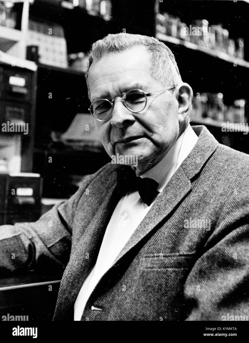 Portrait de Waldo LaSalle Schmitt, un biologiste américain influent, capturé dans une photographie de 2017, soulignant son héritage en biologie marine et en recherche scientifique. Banque D'Images