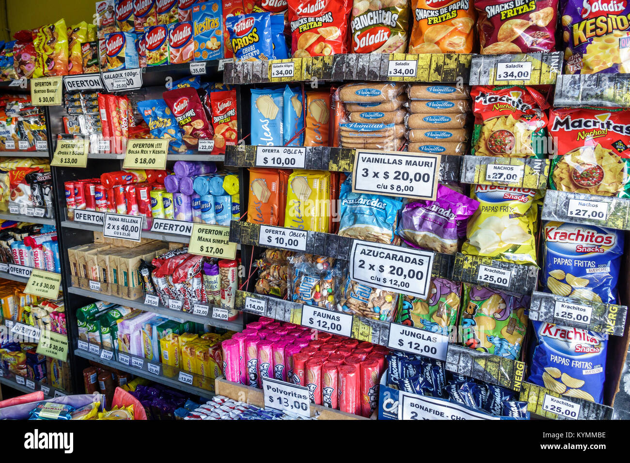 Buenos Aires Argentine, Palerme, snack-boutique, kiosque, bonbons, biscuits, chips, signe, prix, marque, variété, bonbons, hispanique hispanique Latins Latino Latinos, Spa Banque D'Images