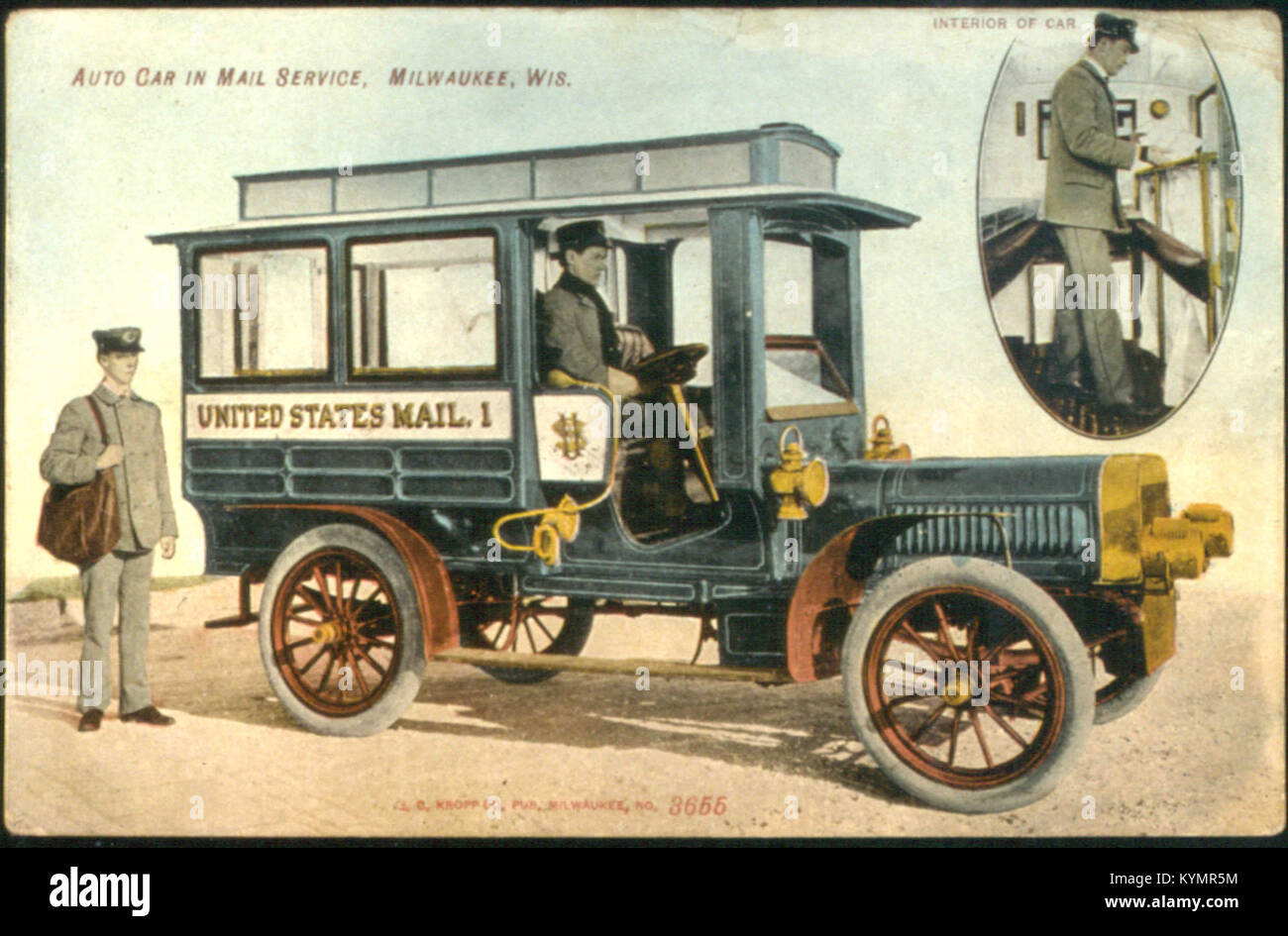 Carte postale représentant le Milwaukee mail car, un wagon du début du XXe siècle utilisé pour trier le courrier en cours de route, montrant sa conception et son rôle dans la livraison du courrier. Banque D'Images