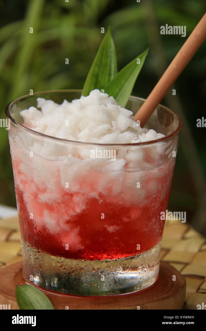 Es Kopyor. Noix de Coco glacé indonésienne avec caillé Sirop Pandan Banque D'Images