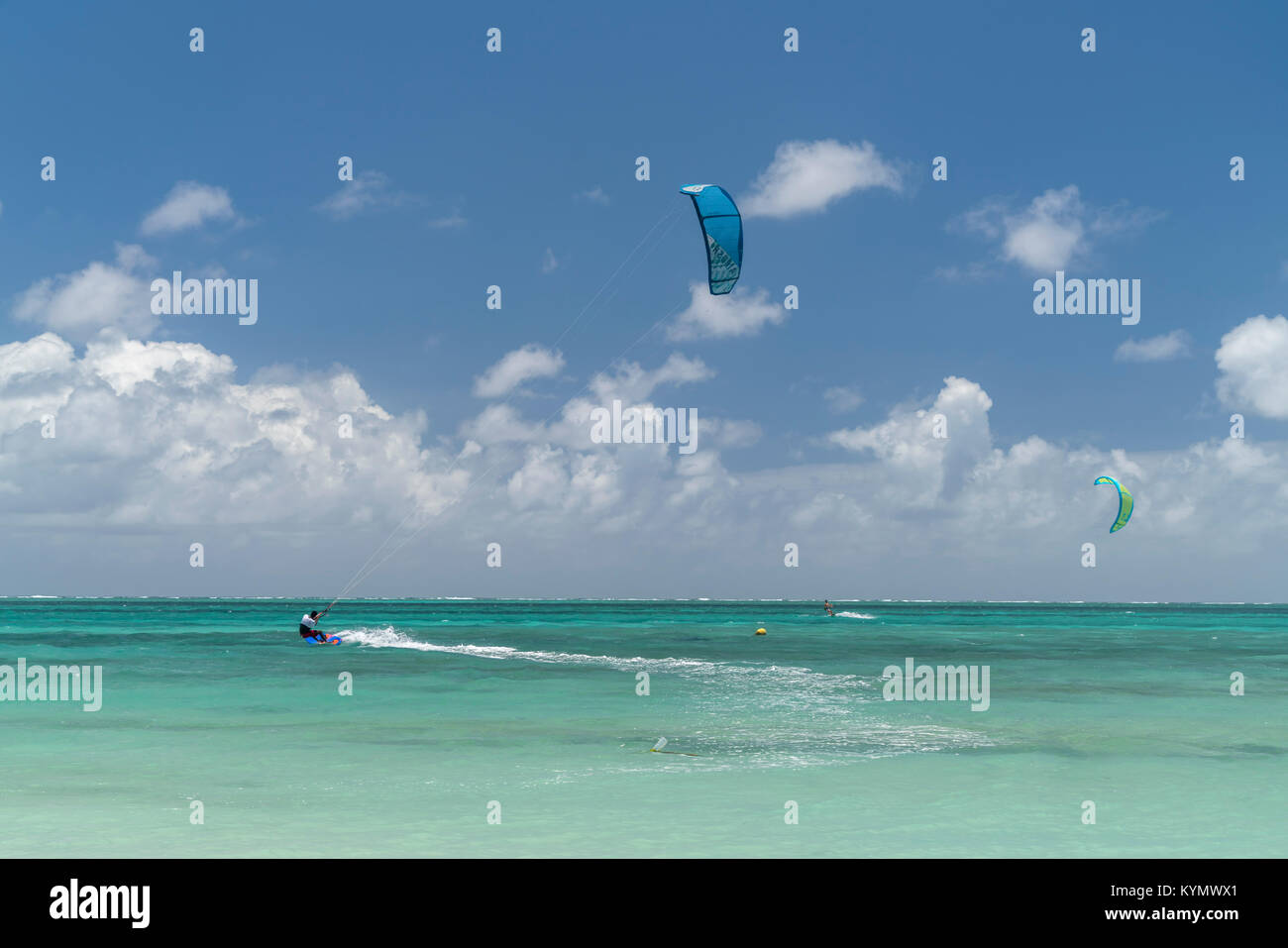 Kitesurfer suis Mourouk Beach, Port Sud-Est, Insel Rodrigues, Maurice, Afrika, | Kitesurfer à Mourouk Beach, Port Sud-Est, l'île Rodrigues, Mau Banque D'Images