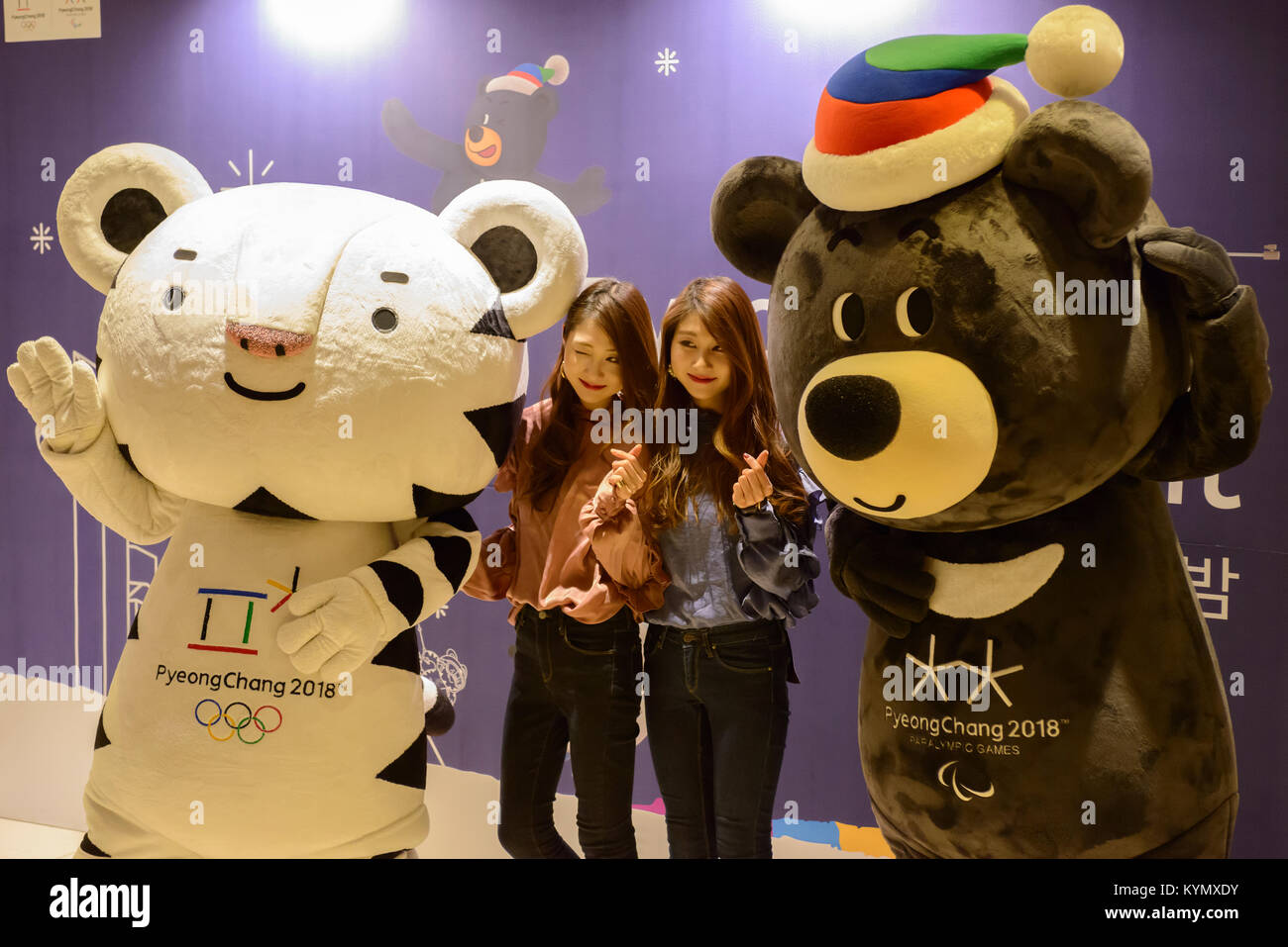 Corée 2018 Jeux Olympiques d'Soohorang mascotte mascotte paralympique et Bandabi à la conférence de presse tenue à Gangwon-do Banque D'Images