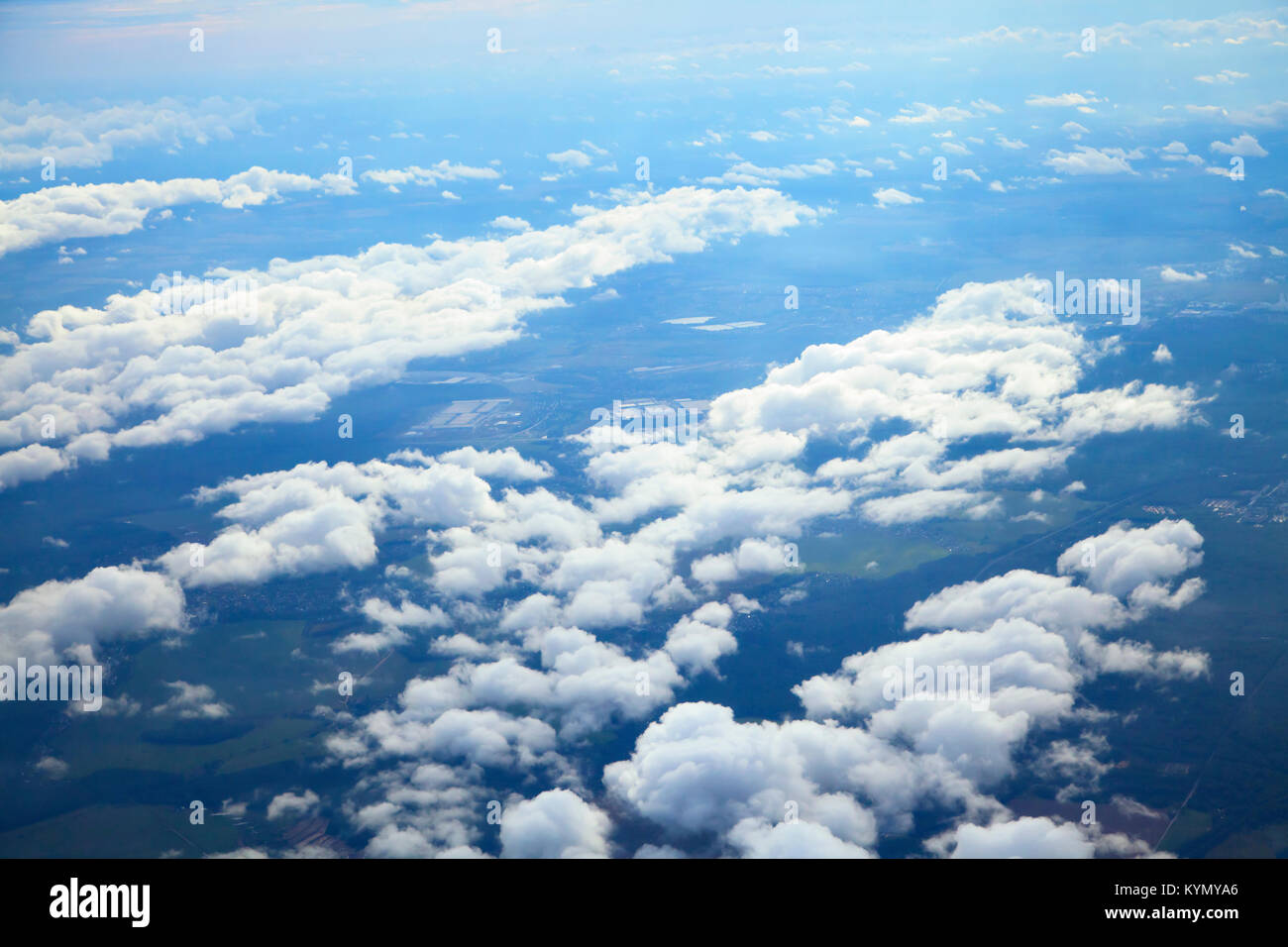 Les nuages, voir l'avion de Banque D'Images