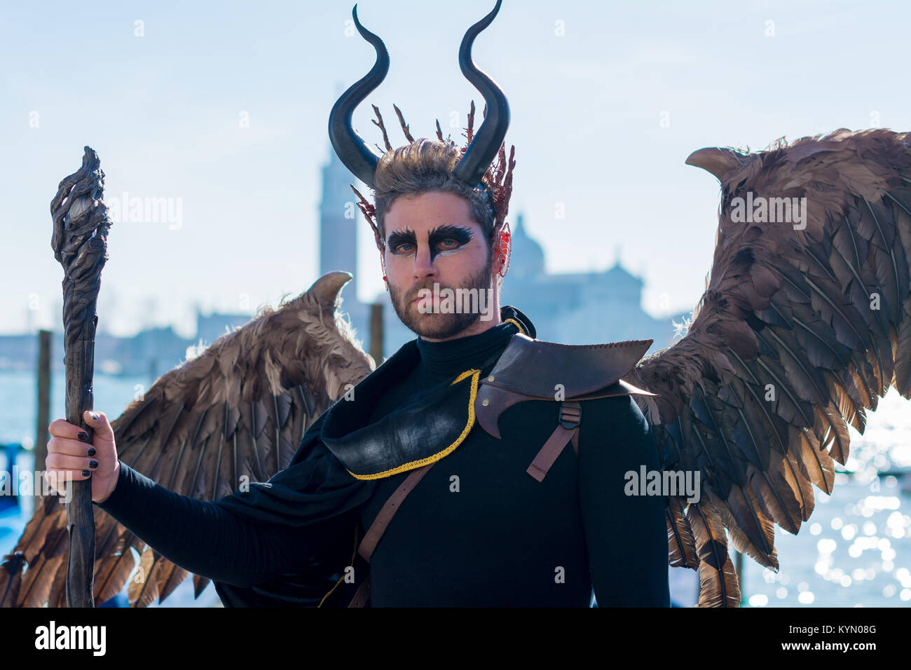 Venise, Italie, 6 février 2016 : masque de carnaval à Venise. Le Carnaval de Venise est un festival annuel de Venise, Italie. Le festival est mot famo Banque D'Images