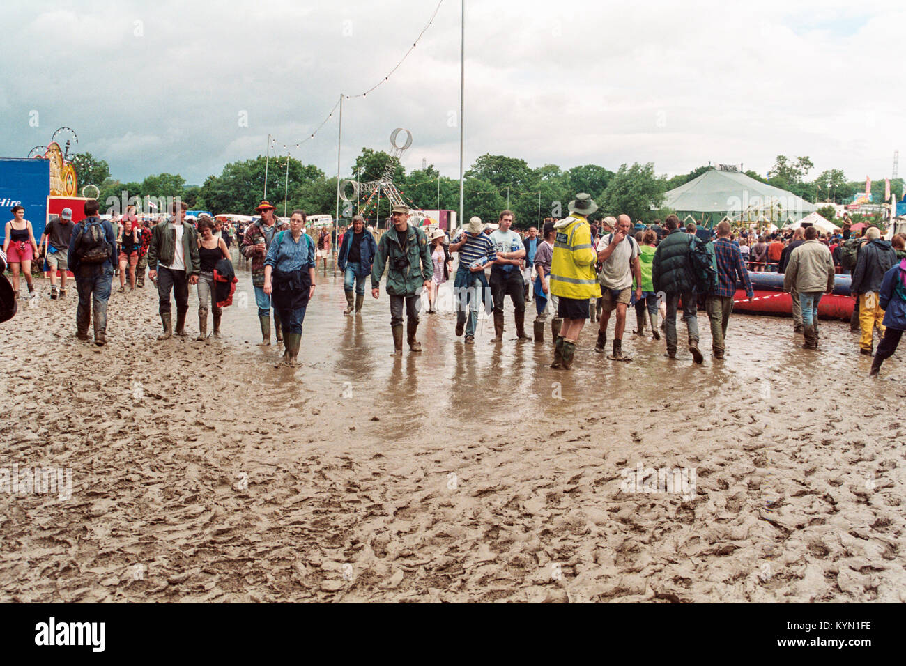 Zone de marché boueux au festival de Glastonbury 1998 digne, ferme, Somerset, Angleterre, Royaume-Uni. Banque D'Images