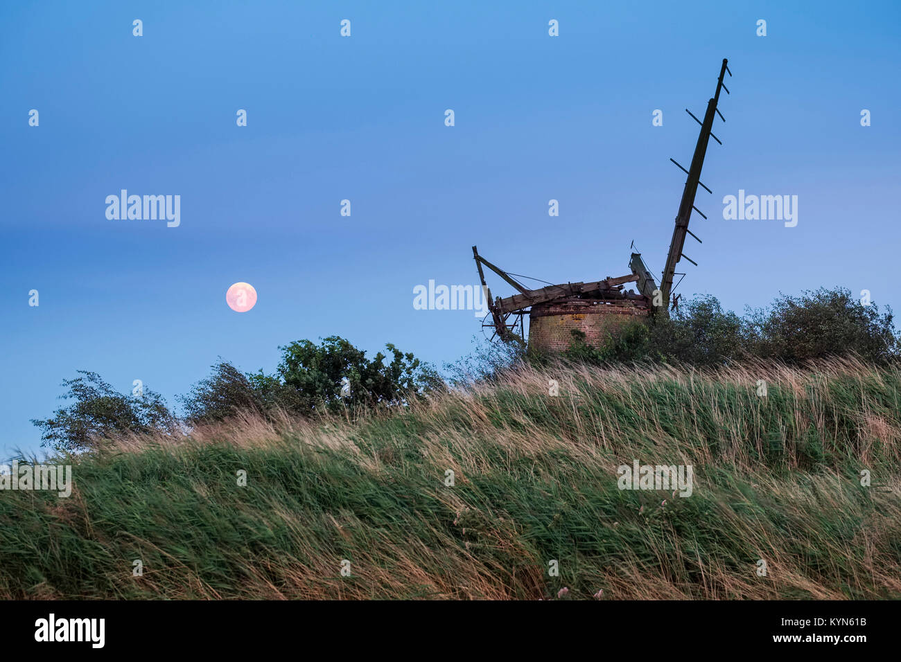 Pleine lune sur l'usine Brograve - Norfolk Broads Banque D'Images