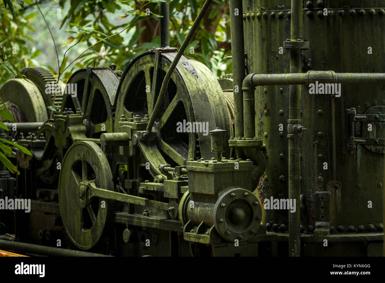 Ancien moteur âne, aka vapeur, l'exploitation forestière treuil moteur, construit à Taiwan en 1941, Chinan National Forest Recreation Area, Hualien, Taiwan Banque D'Images
