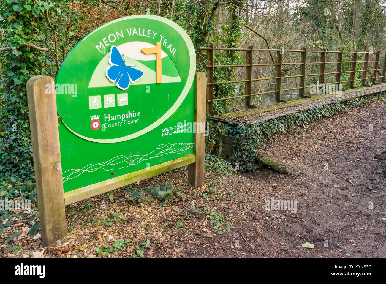 Sentier de la vallée de Meon vert panneau près de Wickham, dans le Hampshire, England, UK Banque D'Images