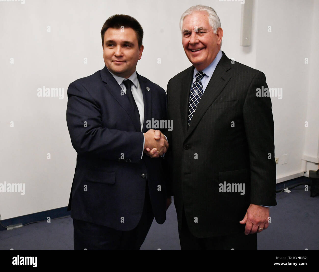 La secrétaire d'État des États-Unis, Rex Tillerson se réunit avec le Ministre des affaires étrangères ukrainien Pavlo Klimkin 2017 à l'Organisation pour la sécurité et la coopération en Europe (OSCE) Conseil ministériel à Vienne, Autriche, le 7 décembre 2017. Banque D'Images