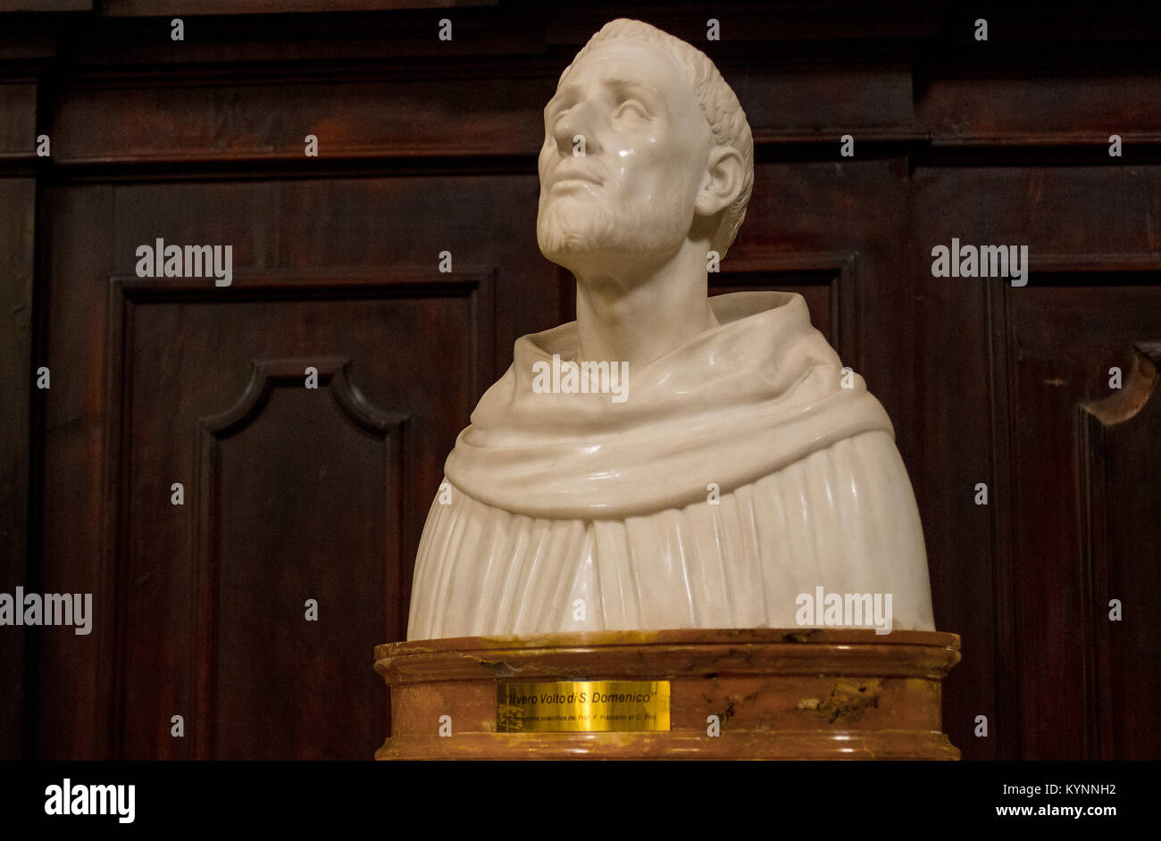 Italie Emilie Romagne Bologna Piazza San Domenico de Saint Domenico -buste avec le vrai visage de San Domenico Banque D'Images