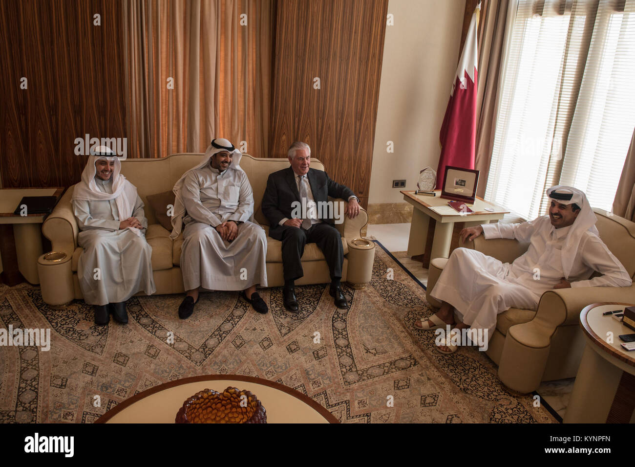 La secrétaire d'État des États-Unis, Rex Tillerson rencontre l'Emir du Qatar, Son Altesse Cheikh Tamim Bin Hamad Al Thani, à la mer à Doha, Qatar, le 11 juillet 2017. Tillerson secrétaire rencontre l'Emir du Qatar à Doha 35766012471 o Banque D'Images
