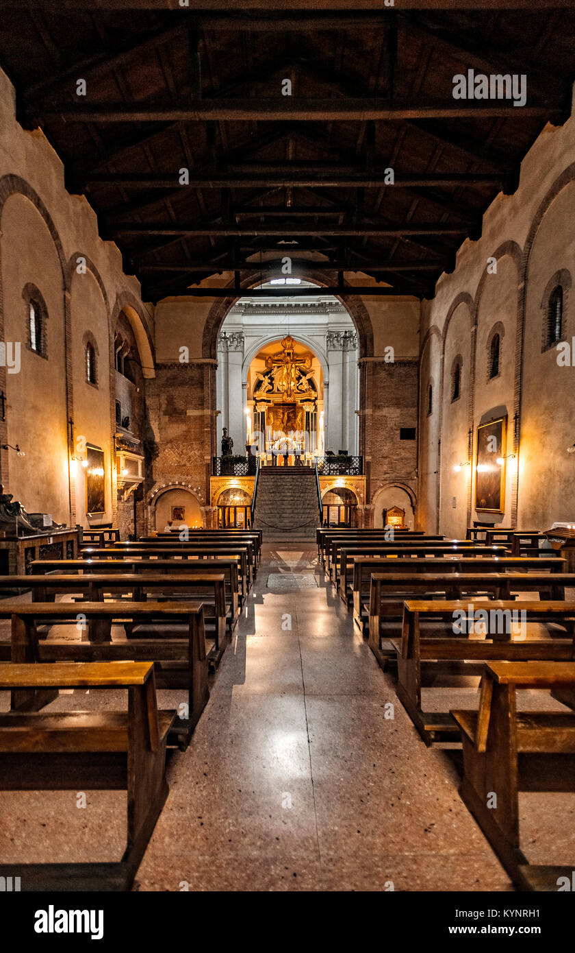 Italie Emilie Romagne Bologne complexe de Santo Stefano ( 7 ) de l'Église - Basilique de St Stefano - Chiesa del Crocifisso Banque D'Images