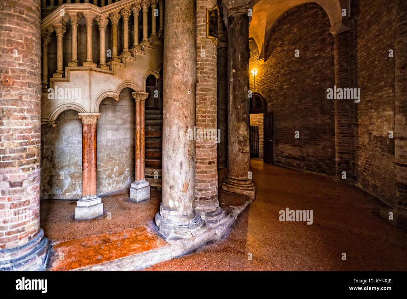 Italie Emilie Romagne Italie Emilie Romagne Bologne Bologne complexe de Santo Stefano ( 7 ) de l'Église - Basilique del Santo Sepolcro Banque D'Images