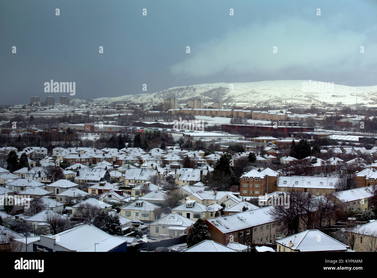 Glasgow, Ecosse, Royaume-Uni. 16 janvier, 2018. UK : météo neige nuit om drumchapel et kilpatrick hills par le polar storm hits Glasgow. Credit : Gérard ferry/Alamy Live News Banque D'Images