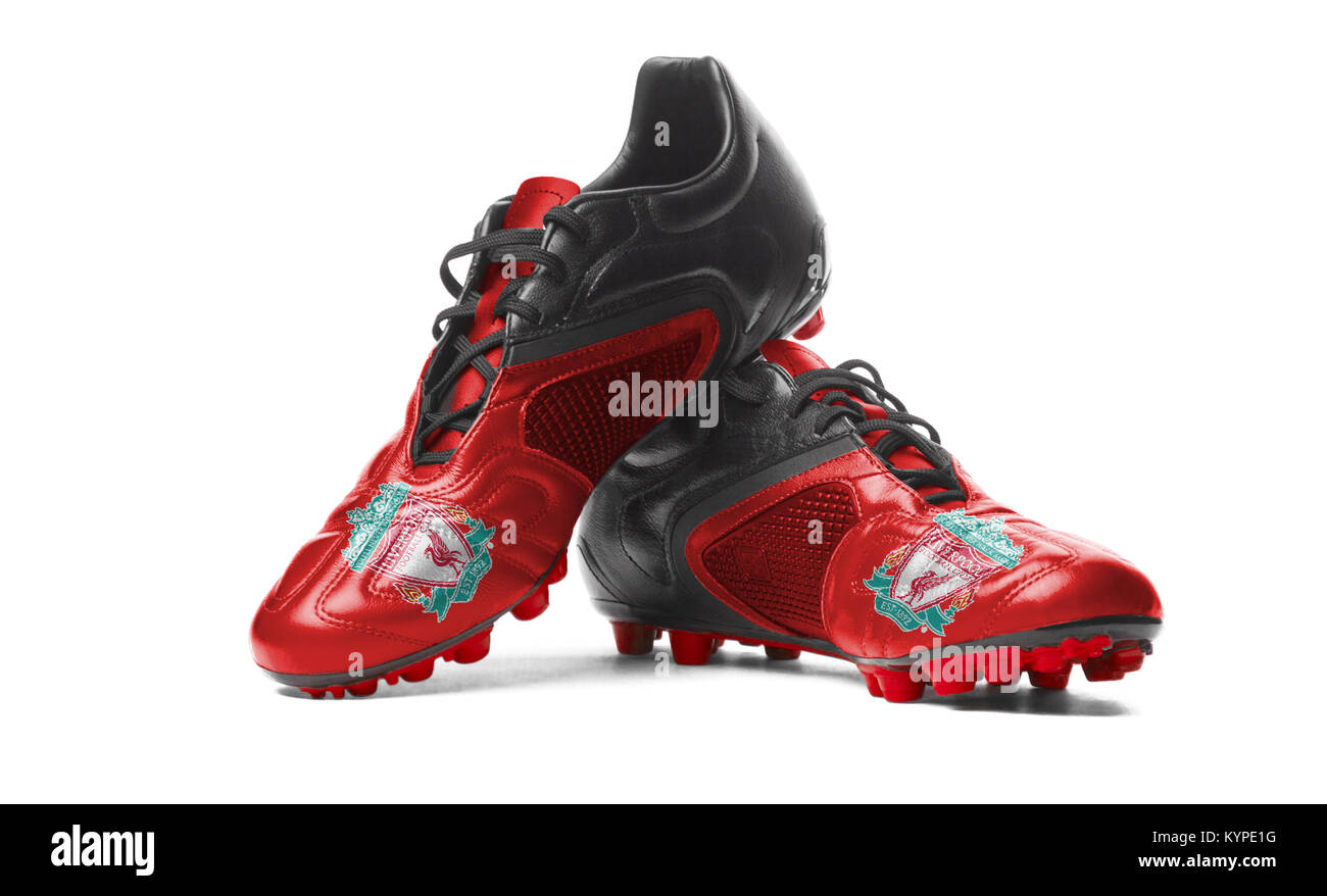 Liverpool FC - chaussures de foot. Isolé sur blanc Photo Stock - Alamy